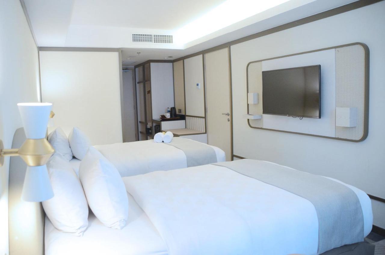 หลุยส์ เคียน เปมูดา เซอมารัง Hotel ภายนอก รูปภาพ