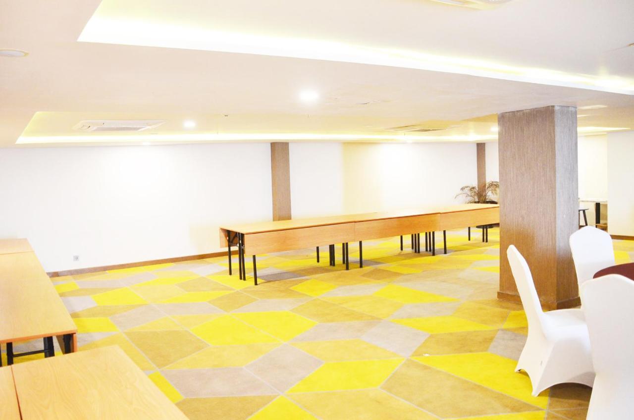 หลุยส์ เคียน เปมูดา เซอมารัง Hotel ภายนอก รูปภาพ
