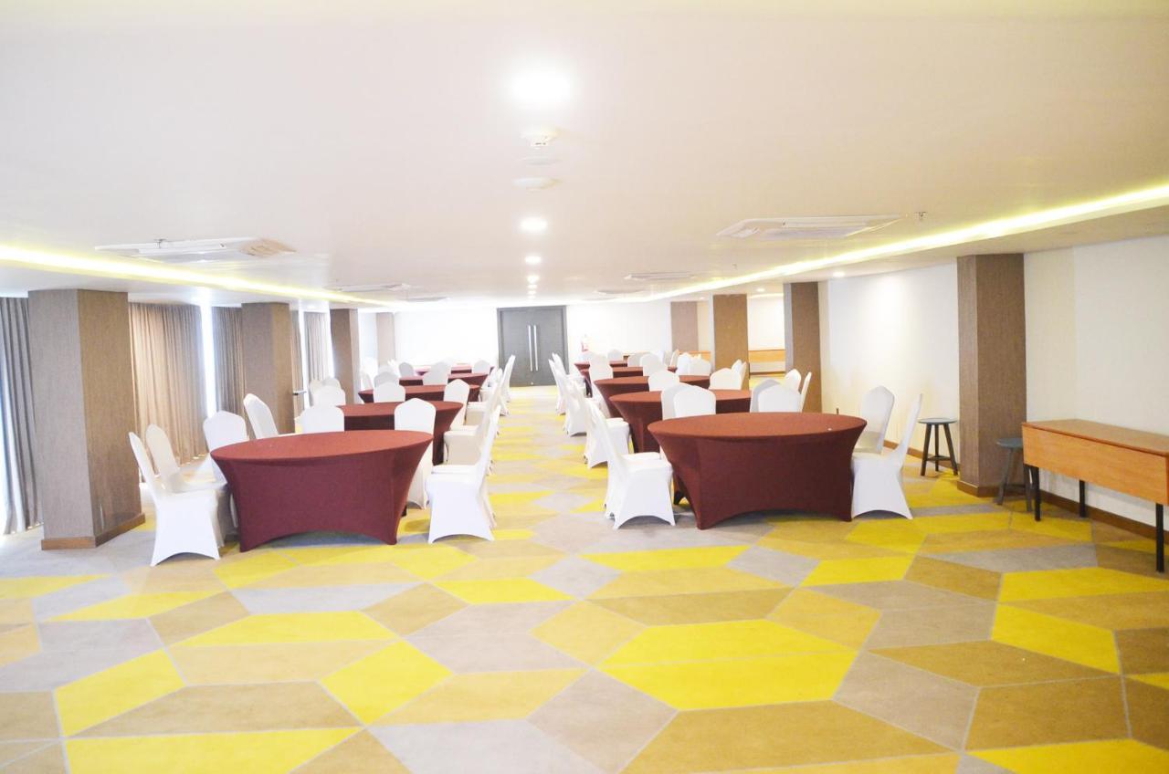 หลุยส์ เคียน เปมูดา เซอมารัง Hotel ภายนอก รูปภาพ